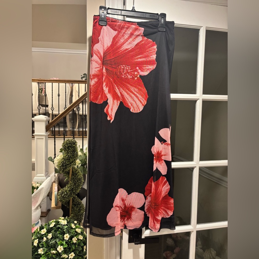 Floral Black and Red Women's Dress -  
Size Large -NWOT